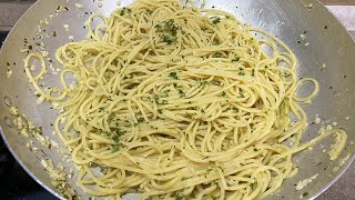 SPAGHETTI AGLIO OLIO E PEPERONCINO SCIVOLARIELLI 🌶 [upl. by Dorfman]