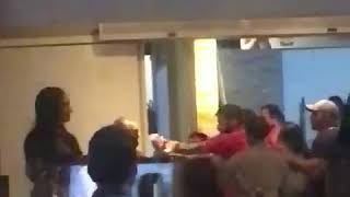 Quebraquebra Tumulto e pancadaria no bar do cuscuz acaba na polícia [upl. by Frum]