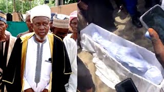 HOLD YOUR TEARS ALAAFIN OYO DED BODY ARRIVE FOR MUSLIM TO PRAYER BEFORE THEY BURIED HIM [upl. by Paik688]