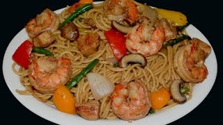 Fideos Chinos con camarones pollo y vegetales Chow Mein [upl. by Giana565]