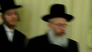 Reb Gedaliah Weinberger Welcoming the Skverer Rebbe to Flatbush [upl. by Hicks]