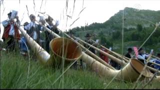 瑞士天籟之音 阿爾卑斯長號讓他哭了【大千世界】阿爾卑斯山｜alphorn festival｜瑞士文化｜旅遊趣聞 [upl. by Sirref]