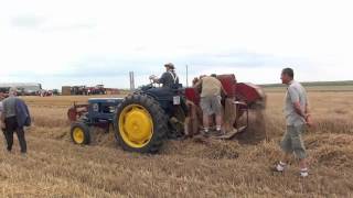 Moissonneuse batteuse JF MS70 et tracteur Sift H30 [upl. by Eckhardt]