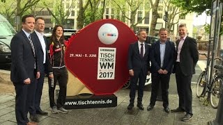 Großer Tischtennisschläger als WMEinstimmung in Düsseldorf [upl. by Akinirt793]