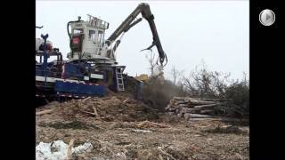 Mise en copeaux directement en forêt la machine PetersonPacific 5000H [upl. by Manvell239]