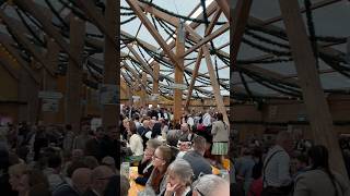 Wie viel kostet ein Tisch auf dem Oktoberfest  Oktoberfest in München 2024 [upl. by Lliw]