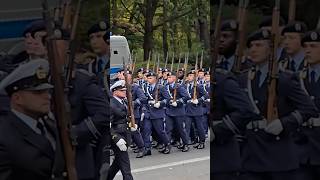 Einmarsch der Ehrengarde der Bundeswehr 🦅🇩🇪wachbataillon militär soldaten marschmusik garde [upl. by Aihsia39]