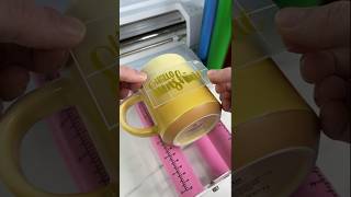 How to apply vinyl to a mug with Cricut cricutbeginner diy [upl. by Sabella668]