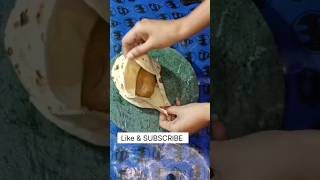 Roti me se nikla 🥔😱 aalu😱Alisha ka kitchen viralvideo shortvideo viralvideo shortvideo cooking [upl. by Ayel332]