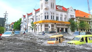 Moments of Flood Surrounding Demak City Alunalun Mosque Starting to Flood Today [upl. by Addie]