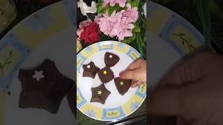 🥰 Mix biscuit chocolate cake banai hai 😍🥰 recipe food youtubeshorts trendingshorts [upl. by Ahkihs353]