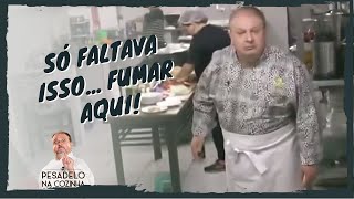 Cachorrão fuma na cozinha e leva bronca do Jacquin  Pesadelo Na Cozinha [upl. by Aranat849]