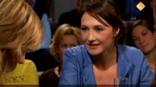 Carice van Houten bij De Wereld Draait Door over Anne Frank [upl. by Ivanah]