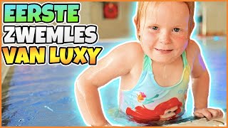 LUXYS EERSTE ZWEMLES 💦  Bellinga Vlog 2770 [upl. by Zzahc]