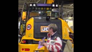 Présentation chargeuse sur pneus telescopic JCB TM420 [upl. by Haraj]