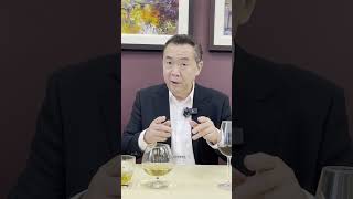 How to hold different drinking glasses wine whisky cognac sparkling wine [upl. by Fuller]