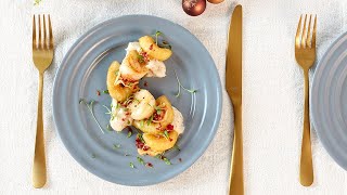 Recette – Noix de SaintJacques chips de panais et purée de topinambours  Colruyt [upl. by Vardon]