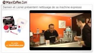 Comment bien nettoyer sa machine expresso  Les Tutos MaxiCoffee [upl. by Gabriellia]