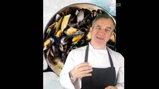 How to cook mussels in a white wine garlic cream sauce [upl. by Intyre224]