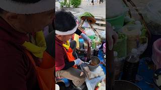 papaya salad in Thailand 🇹🇭 streetfood Shorts [upl. by Shiff550]