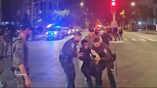 JOHNNY SOMALI ARRESTADO POR LA POLICÍA DE ISRAEL EN TEL AVIV POR FALTARLE EL RESPETO A UNA OFICIAL [upl. by Oslec]