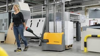 Testen elektrische palletwagens amp stapelaars  Jungheinrich [upl. by Iluj678]