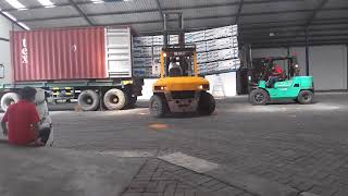 AMAZING FORKLIFT SKILLS MERBAU DECKING Loading Into Container Only 5 Minutes [upl. by El]