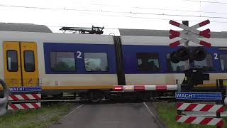 Spoorwegovergang Nieuwerkerk ad IJssel Passage a Niveau Railroad Level Crossing Bahnübergang [upl. by Auhel]