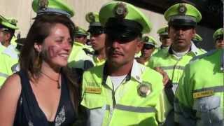 BESO A POLICÍA ASI ES ESTAR EN YOSOY132 KISS TO POLICE [upl. by Eical]