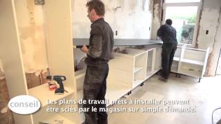 Installer une cuisine et un plan de travail  Vidéo bricolage  GAMMA [upl. by Klapp]