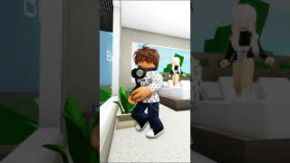 CUANDO TE DESCUBREN ESPIANDO CASAS EN BROOKHAVEN 😟  roblox brookhaven humor [upl. by Alyled]