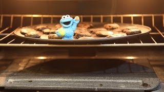 DIY Tutorial Cookie Monster Bakes Cookies Sesame Street [upl. by Cecilla477]