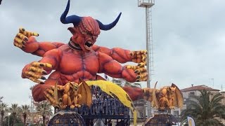 Carnevale di Viareggio 2016 prima sfilata dei carri [upl. by Eiuqnom998]