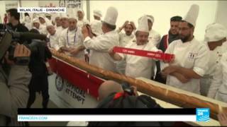 Record du monde  Guinness Book  La baguette la plus longue du monde fait 122m [upl. by Karil]