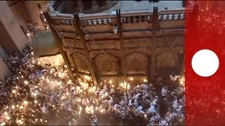 Höhepunkt des orthodoxen Karsamstags Heiliges Feuer in Jerusalem entzündet [upl. by Esaertal367]