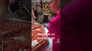 Robem un ou al mercat de Terrassa vlog magic surprise [upl. by Darwen]