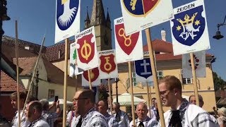 Sachsentreffen 2017  Trachtenumzug mit allen Teilnehmern  Hermannstadt Lügenbrücke [upl. by Aracot]