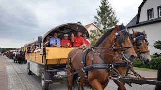 Titanen der Rennbahn fahren durch Brück [upl. by Gellman]