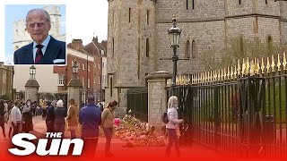 Live Prince Philip death  Well wishers lay flowers outside Buckingham Palace [upl. by Kitrak407]