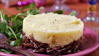 Recette  Hachis parmentier au confit de canard [upl. by Oznofla]