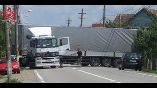 TIR Mercedes blocat pe sosea salvat de Scania Gherla Cluj România [upl. by Timoteo]