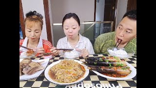 不这样担心我妈吃不到啊eating showeating challengehusband and wife eating foodeatingmukbang asmr eating [upl. by Eelsnia]