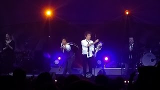 Alain Souchon amp Laurent Voulzy  Le Pouvoir Des Fleurs Live  Zénith Paris 2015 HD [upl. by Araek464]