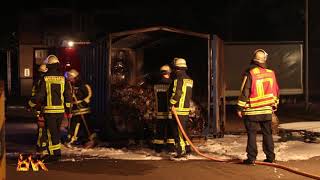 Feuerwehr verhindert übergreifen des Feuers auf Supermarkt  Großcontainer brannte in der Nacht [upl. by Anirbak458]