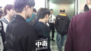 exo开度吧 131123 HK Airport Kaisoo Moment [upl. by Aihsa]