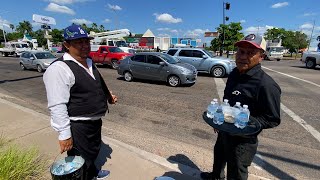 CRISIS quotAPRIETAquot A LOS MESEROS DE CULIACÁN QUE SALEN A VENDER AGUA A LA CALLE [upl. by Myke129]