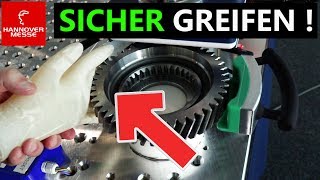 Hannover Messe 2019 Weltneuheit Flexibler CobotGreifer von Schunk [upl. by Bryant210]