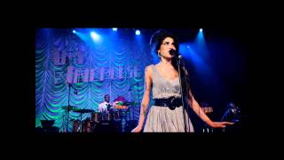 Love Is A Losing Game live in Belfast 2006  Amy Winehouse Acoustic [upl. by Imarej]