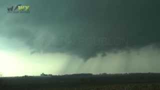 PreTornado Storm Structure Ashton IL April 9 2015 [upl. by Waiter]