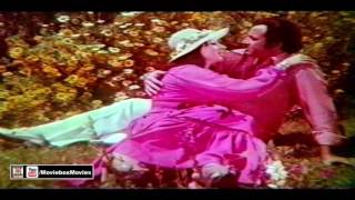 APNE HONTON PAR SAJA LE MERA NAAM  NAHEED AKHTAR  PAKISTANI FILM BHAROSA [upl. by Narot822]